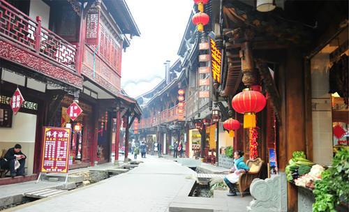 坐火车去秦岭看雪，陕西首趟“银发冰雪游”旅游专列开行